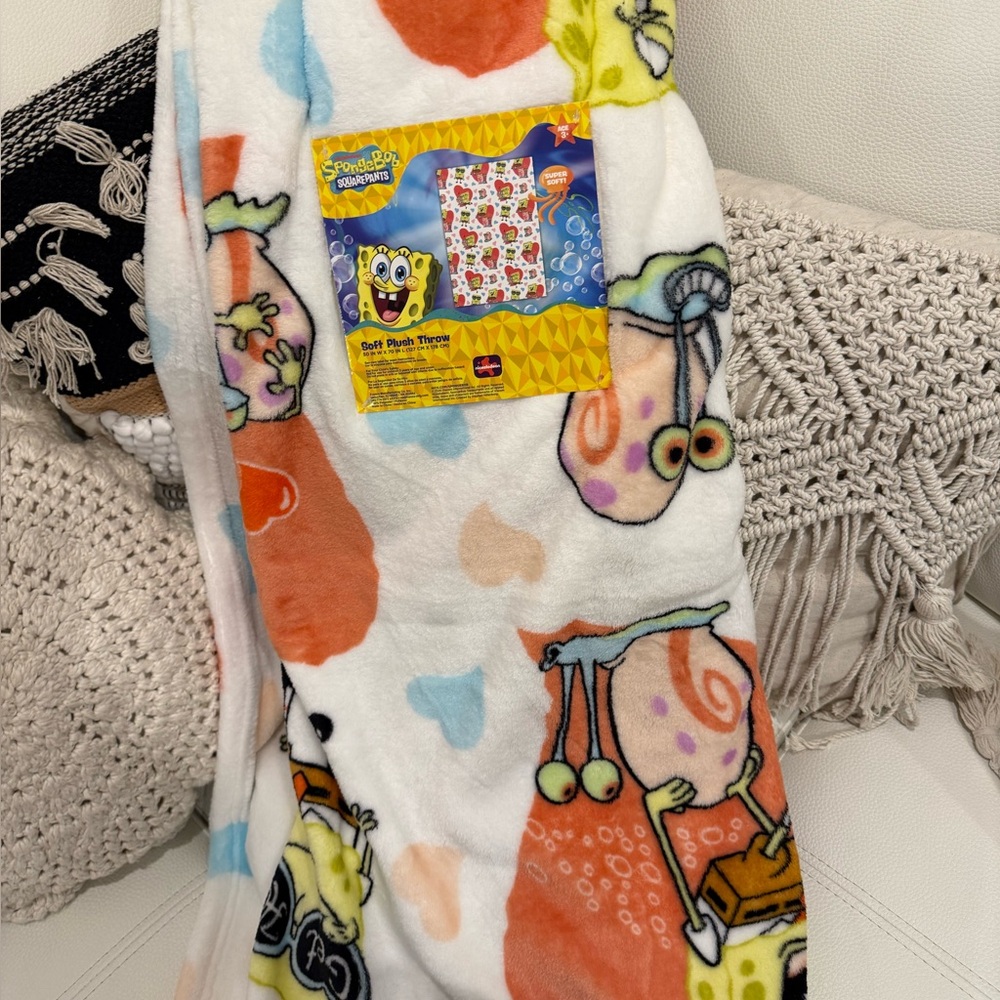 Nickelodeon Valentine’s Day SpongeBob and Gary Plush Blanket - Multicolor